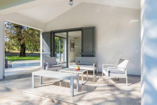 Santalezi Villa Sleeps 8 Pool Air Con Wifi