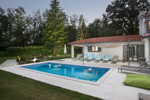 Santalezi Villa Sleeps 8 Pool Air Con Wifi