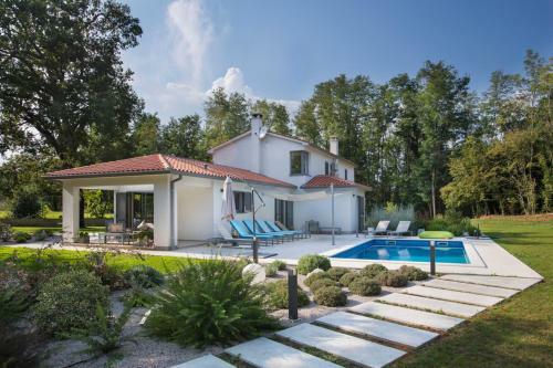 Santalezi Villa Sleeps 8 Pool Air Con Wifi