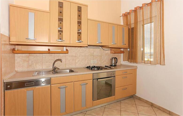 Twelve-bedroom Holiday Home In Seget Donji