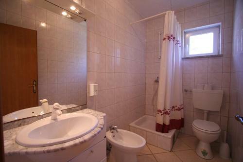 Apartments In Silo/insel Krk 13571