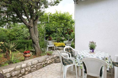 Apartment In Silo/insel Krk 13468