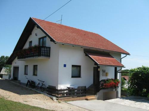 Apartments With A Parking Space Smoljanac (Plitvice) - 11334