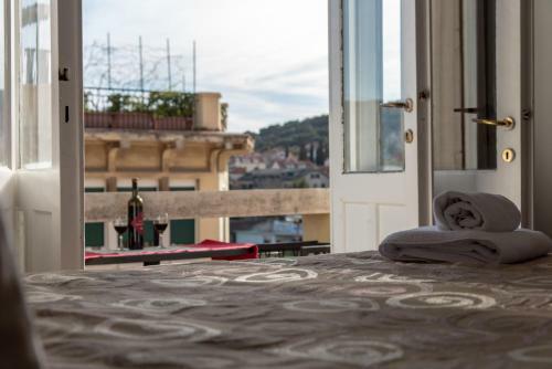 Hostal Palace Queen Mary I Luxury Rooms
