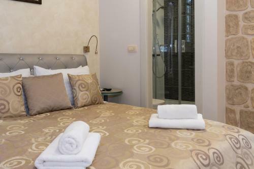 Hostal Palace Queen Mary I Luxury Rooms