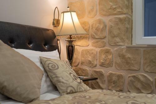 Hostal Palace Queen Mary I Luxury Rooms