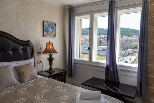 Hostal Palace Queen Mary I Luxury Rooms