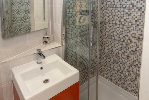 Hostal Palace Queen Mary I Luxury Rooms