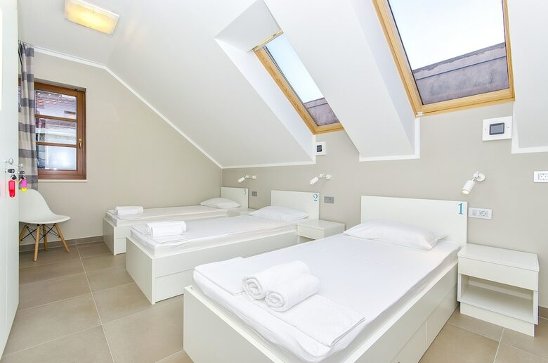 Hostel Dvor