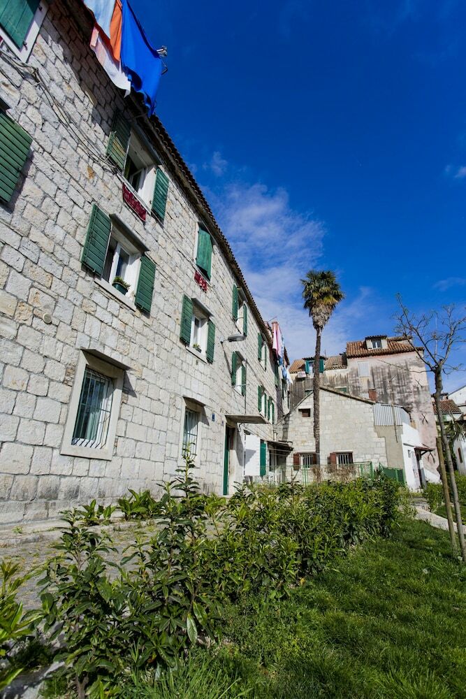 Hostal Nirvana Rooms Split