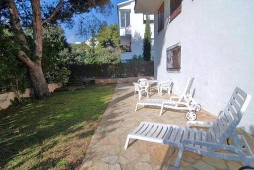 Santa Susanna Villa Sleeps 10 Wifi