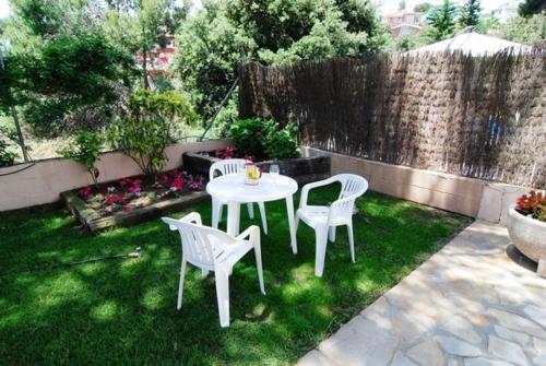 Santa Susanna Villa Sleeps 10 Wifi