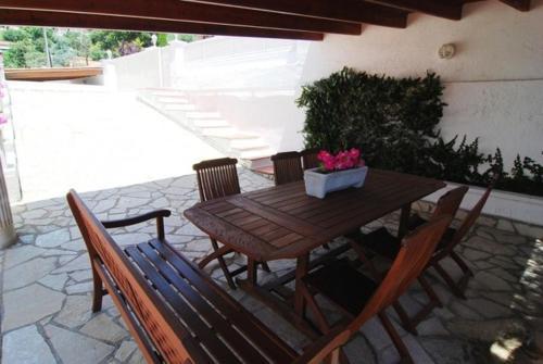 Santa Susanna Villa Sleeps 10 Wifi