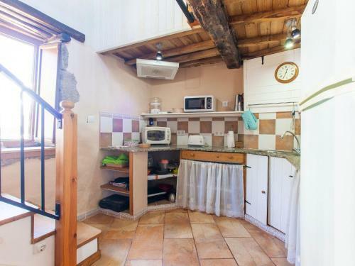 Cozy Farmhouse In Castrotane With Garden