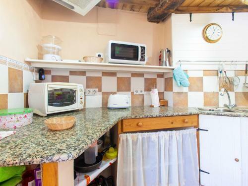 Cozy Farmhouse In Castrotane With Garden
