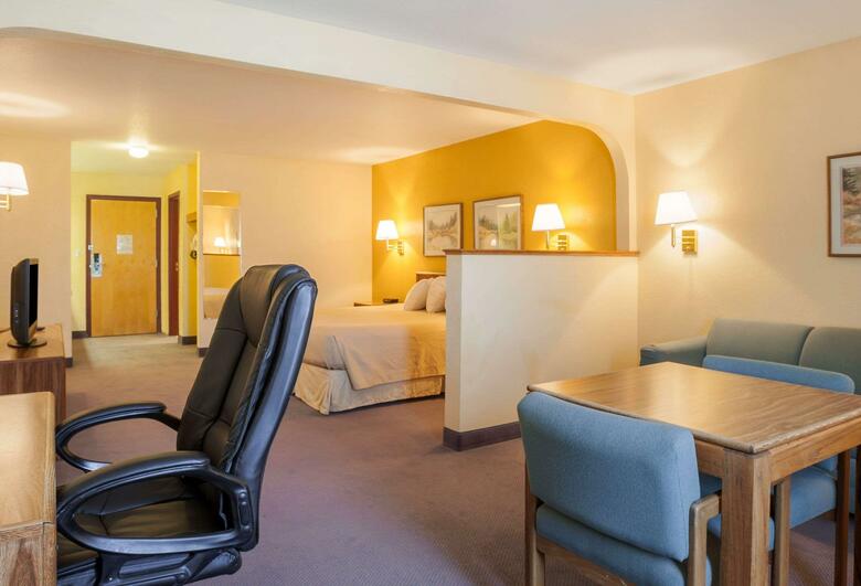 Hotel Quality Inn & Suites