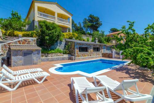 Montbarbat Villa Sleeps 6 Pool