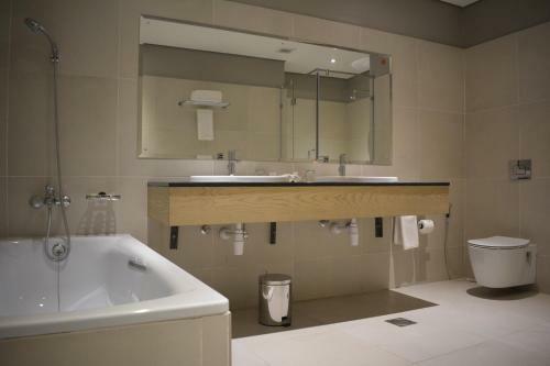 Epic Hotel & Suites