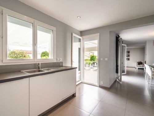 Lovely Villa In Saint-genies-de-fontedit With Pool