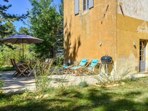 Cozy Home In Saint-germain-de-belvis With Private Garden