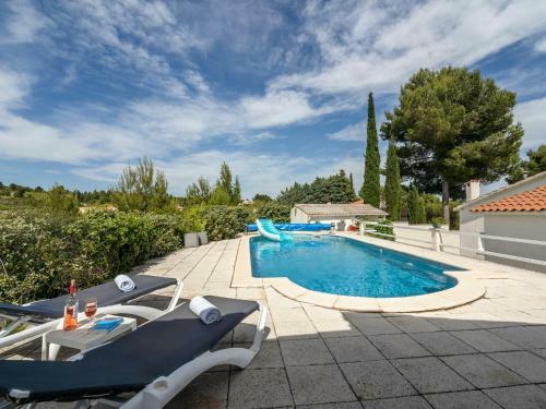 Alluring Villa In Pouzols-minervois With Jacuzzi