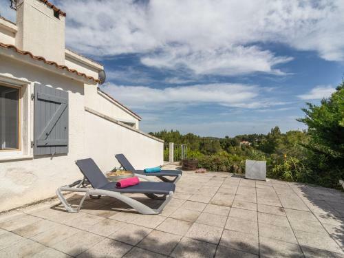 Alluring Villa In Pouzols-minervois With Jacuzzi