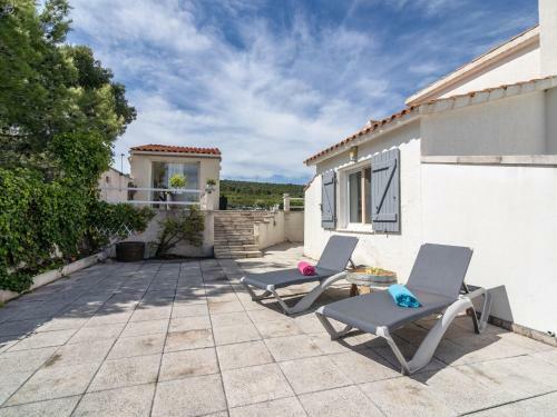 Alluring Villa In Pouzols-minervois With Jacuzzi