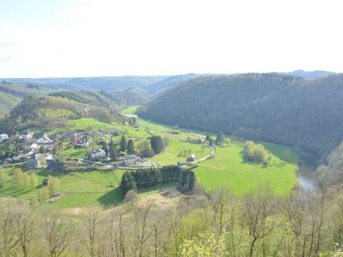 Authentic Holiday Home Located In Bievre With Jacuzzi