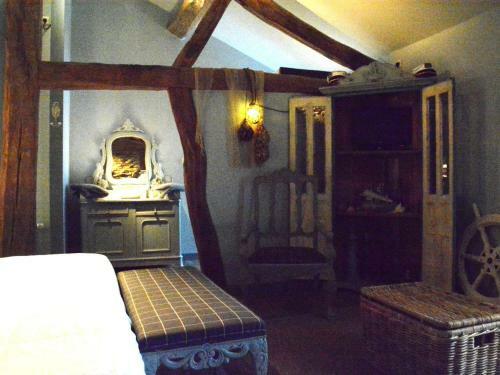 Authentic Holiday Home Located In Bievre With Jacuzzi