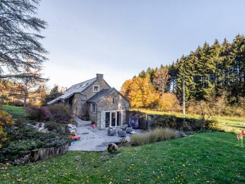 Luxurious Farmhouse Near Forest In Anhee