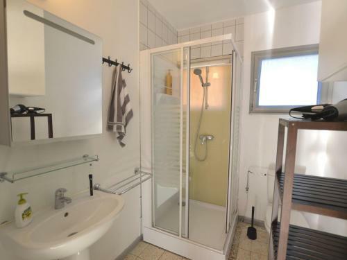 Lovely Bungalow In Waulsort With Swimming Pool