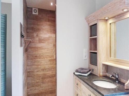Nine-bedroom Holiday Home In Borgloon
