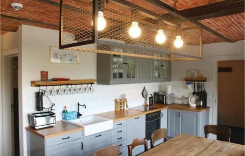 Nine-bedroom Holiday Home In Borgloon