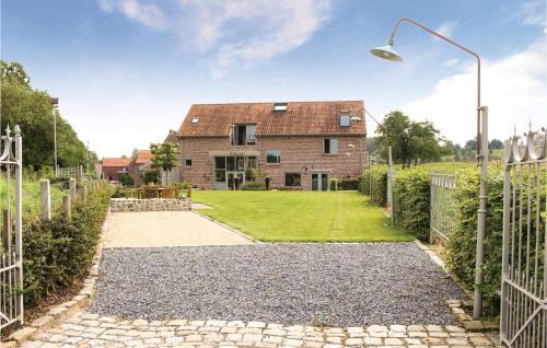 Nine-bedroom Holiday Home In Borgloon