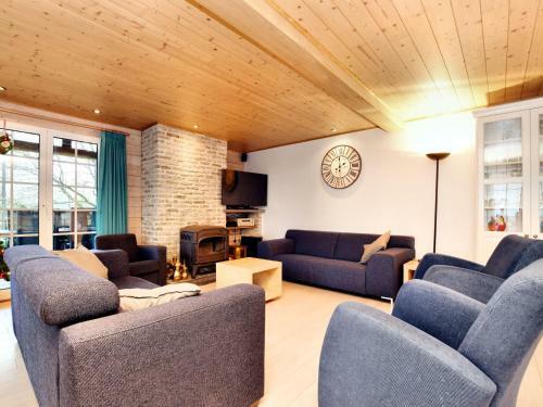 Luxurious Chalet In Septon With Jacuzzi