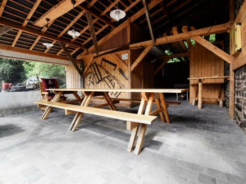 Vintage Holiday Home With Barbecue In Rendeux