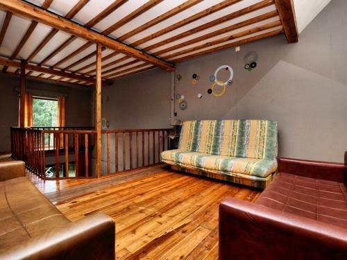 Vintage Holiday Home With Barbecue In Rendeux