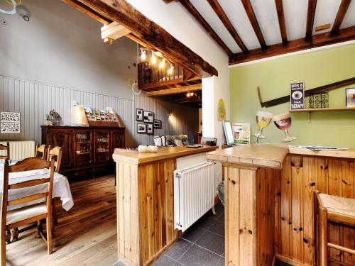 Vintage Holiday Home With Barbecue In Rendeux