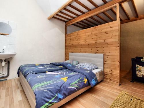 Vintage Holiday Home With Barbecue In Rendeux