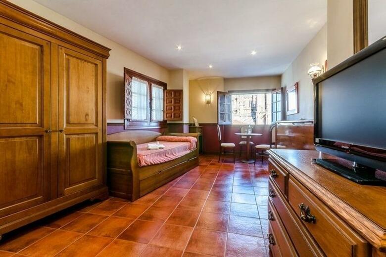 Hotel Meson Del Cid