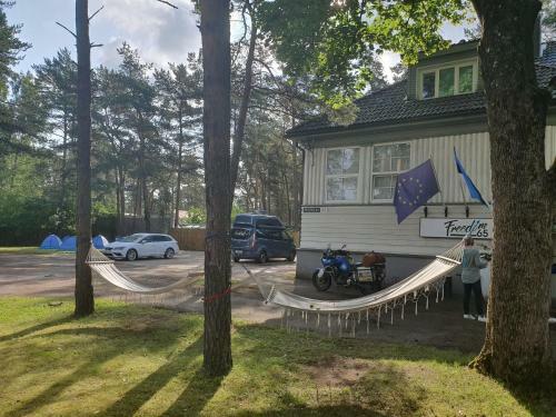 Freedom65 Hostel And Caravan