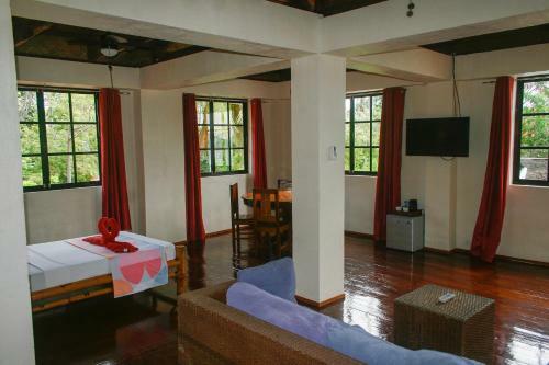 Hotel Isla Hayahay Beach Resort And Restaurant