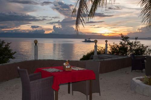 Hotel Polaris Beach And Dive Resort Inc