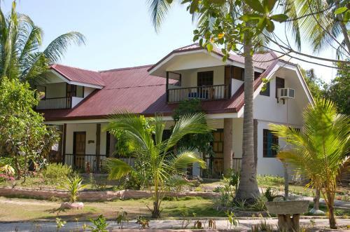 Hotel Polaris Beach And Dive Resort Inc