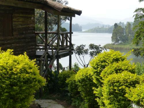 Hotel Supreme Adventure Park Bunyonyi
