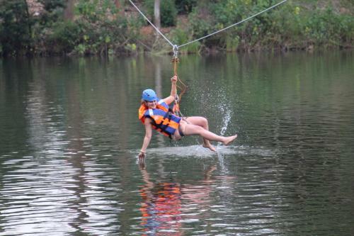 Hotel Supreme Adventure Park Bunyonyi