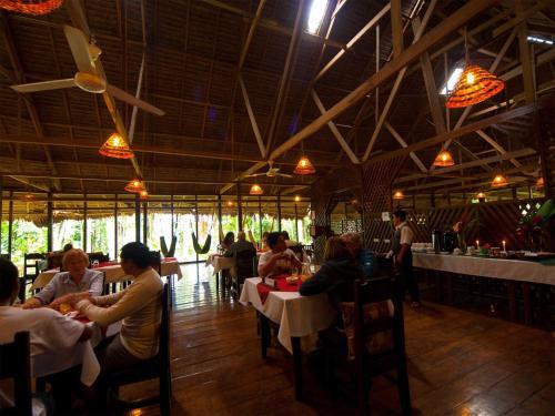 Albergue Sandoval Lake Lodge