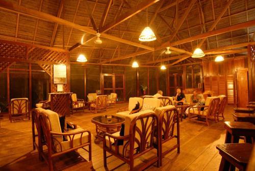 Albergue Sandoval Lake Lodge