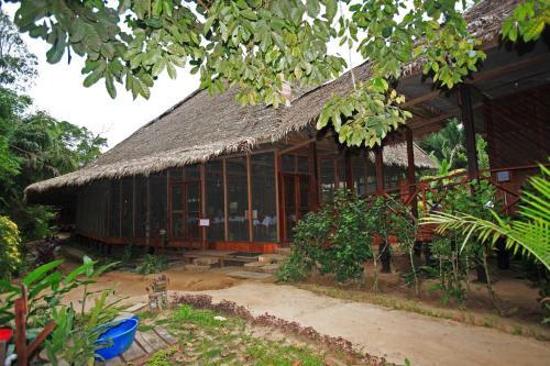 Albergue Sandoval Lake Lodge