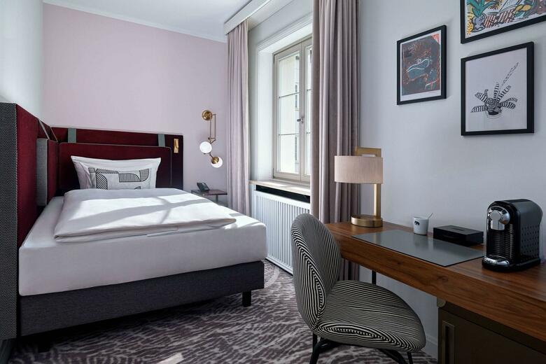 Hotel Elephant